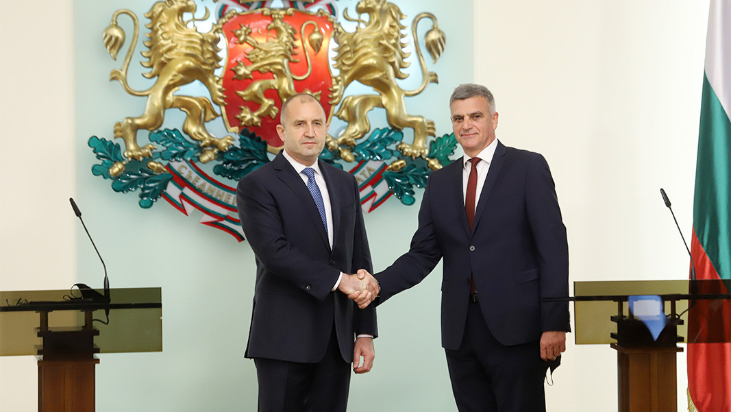 President Rumen Radev (L) with caretaker PM Stefan Yanev