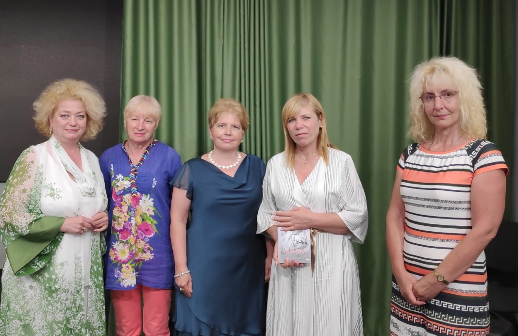  2.Д-р Райна Дамяни, Роза Боянова, доктор Анжела Димчева, Диана Саватева – зам.-кмет по просвета на Община Бургас, и Маргарита Щайн – шеф на Anthea Verlag, Berlin 