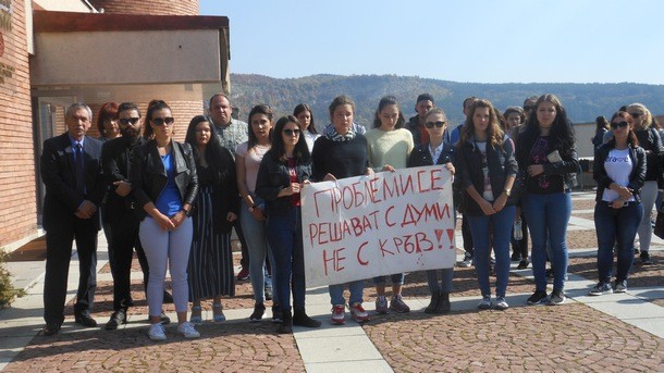 Десетки студенти по журналистика и връзки с обществеността от Великотърновския