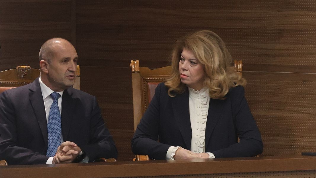 Ο Ρούμεν Ράντεφ και η Ηλιάνα Γιότοβα στη Βουλή