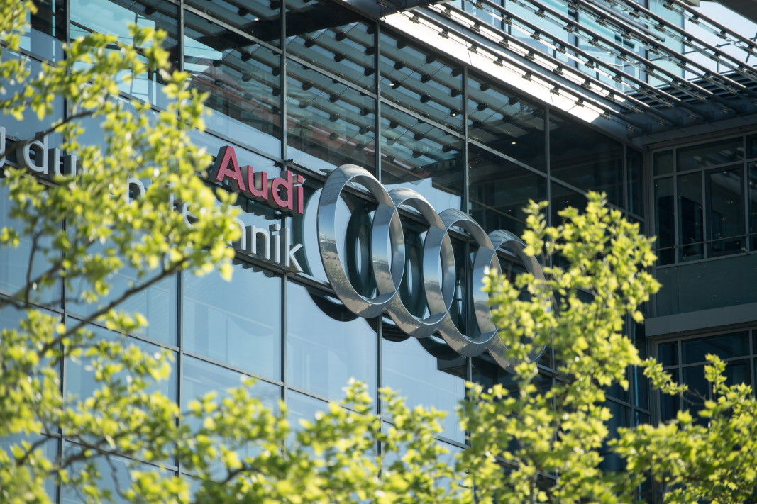 Audi планира да промени легендарната си емблема представляваща четири преплетени
