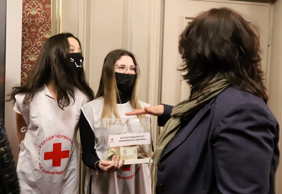  Доброволци на Българския червен кръст на благотворителния концерт 
