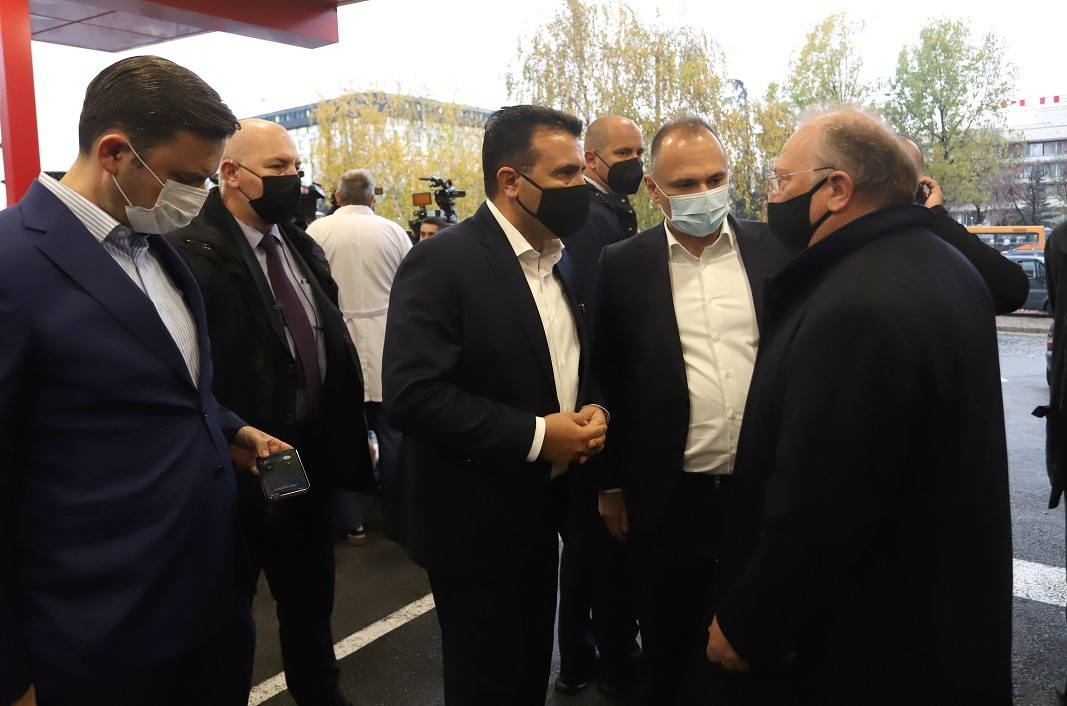 Премьер Зоран Заев и часть кабинета министров в больнице им. Пирогова в Софии
