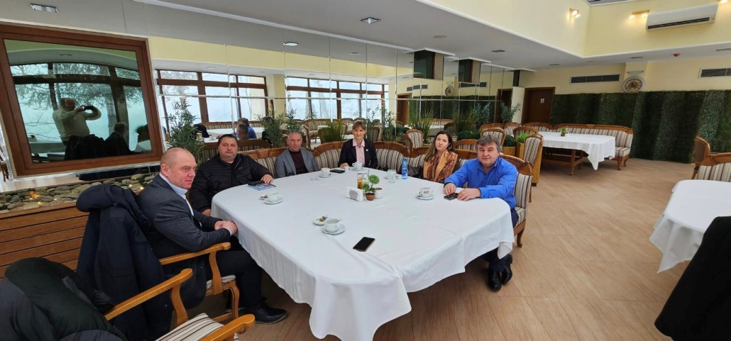 Народният представител Вера Александрова (в средата) инициира среща заради проблемите с водопровода във Видинско. Снимка: Вера Александрова Личен архив