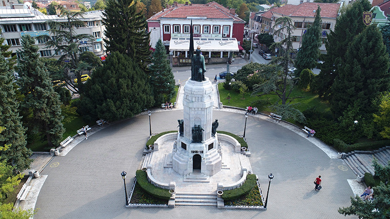 Във Велико Търново празникът ще бъде пред паметника Майка България