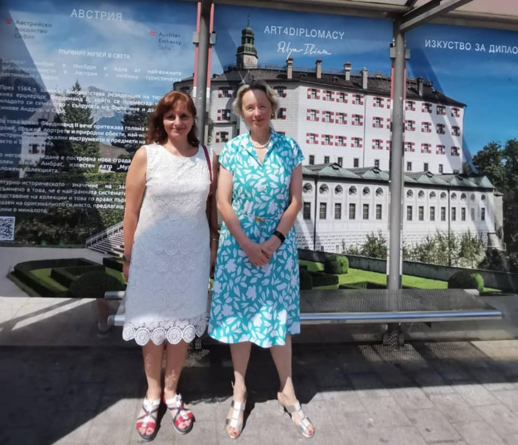 Petja Iliewa (l.) und die österreichische Botschafterin in Sofia, Mag. Andrea Wicke