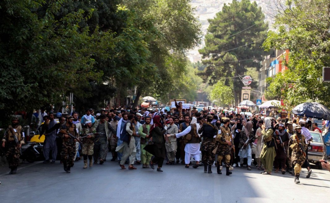 Протестът срещу Пакистан в Кабул. Снимка ЕПА/БГНЕС