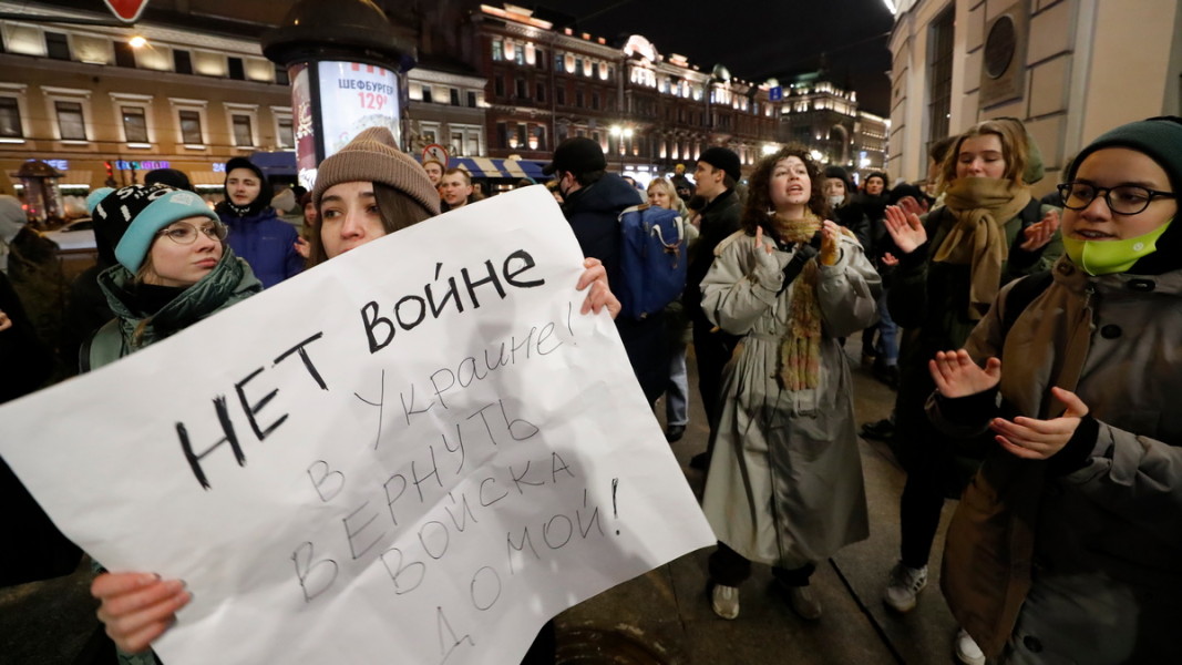  Протест в поддръжка на Украйна в Санкт Петербург, 24 февруари 2022 година Снимка: ЕПА/БГНЕС 