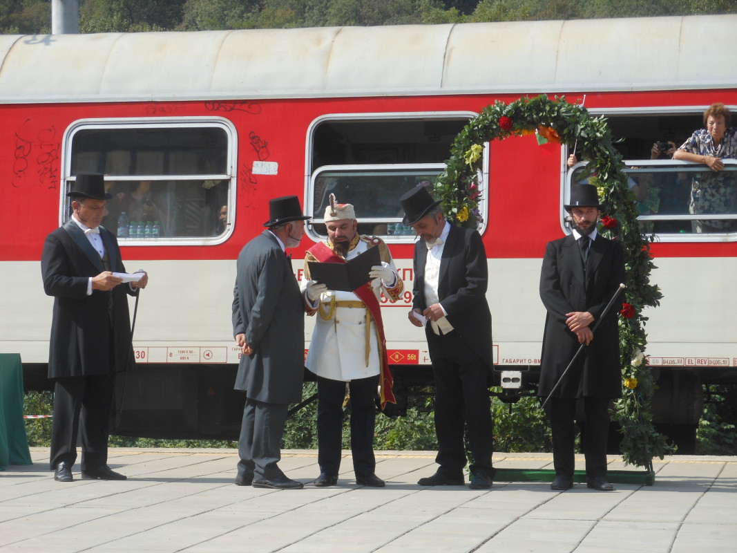 Стотици българи от цялата страна се събраха днес на гара