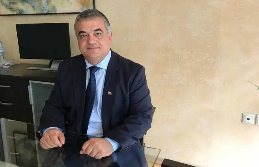 Lachezar Dinev
