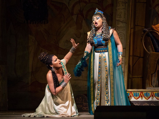 С операта Аида на Верди – пряка прожекция и повторение