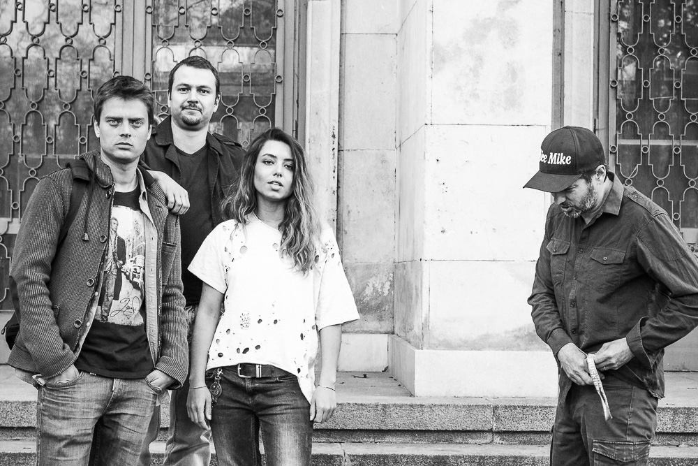 Младата българска група Coca Nova издаде наскоро новата си песен