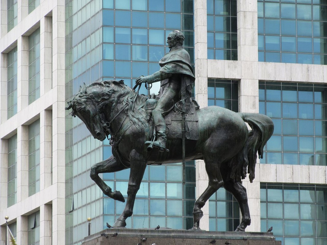 Estatua ecuestre de Artigas diseñada por el escultor Angelo Zanelli.