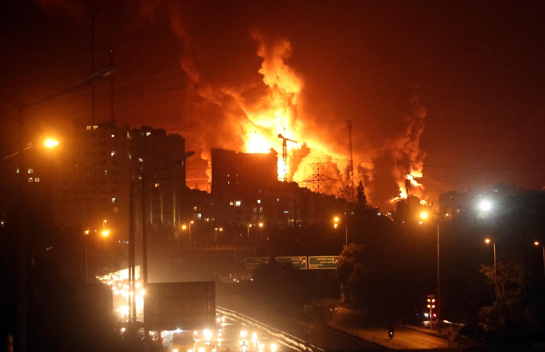  Ударен от Израел петролен склад в Техеран, 15 юни 2025 г./ЕПА/БГНЕС 