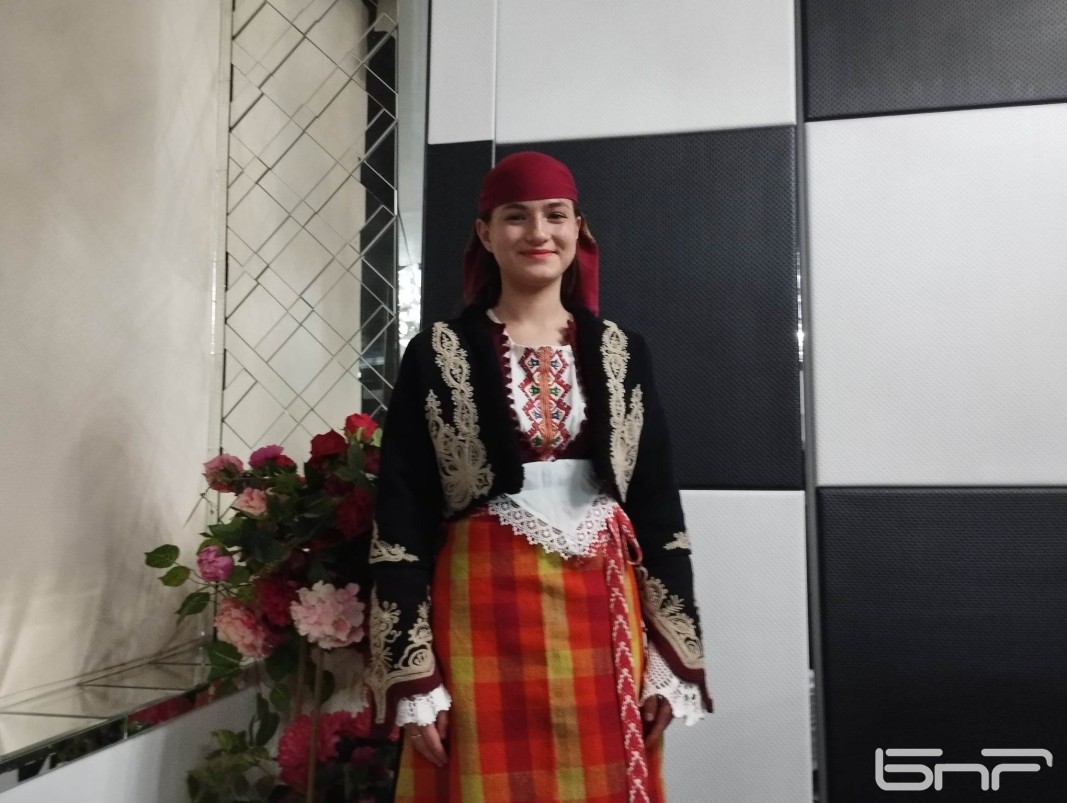 Мария Василева - Национално училище за фолклорни изкуства ''Широка лъка