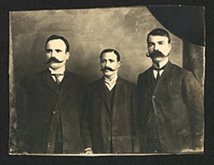 Nga e majta në të djathtë: Ivan Garvanov, Efrem Çuçkov dhe Millan Matov, Selanik, viti 1906