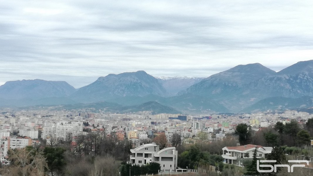 Изглед към Тирана