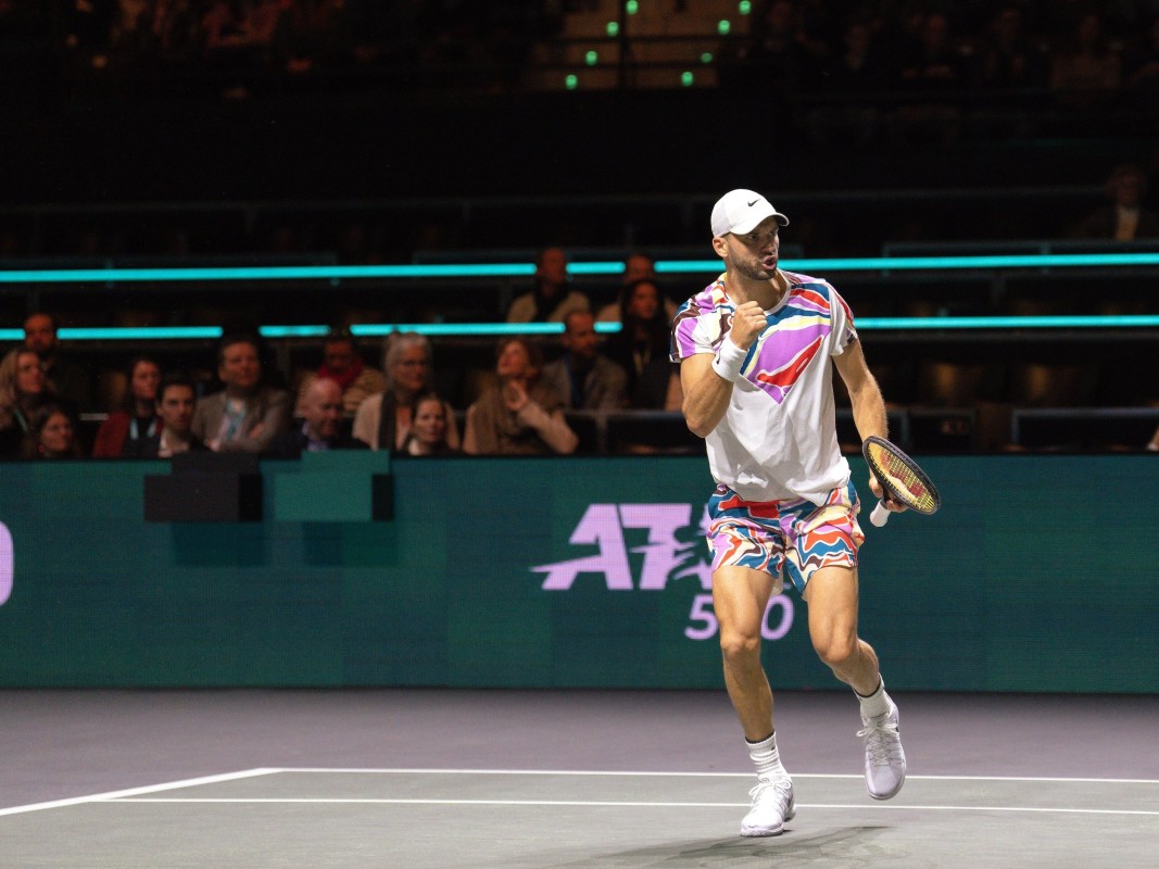  Димитров ликува след следващата извоювана точка. 