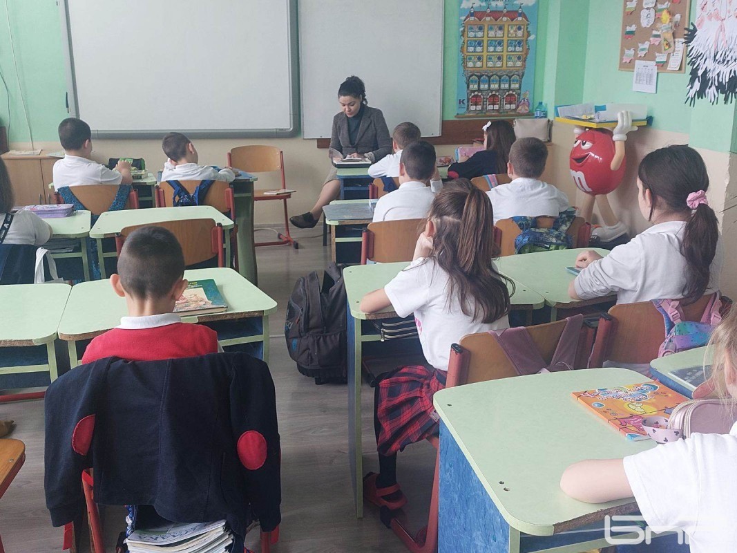 Срещите с ученици са част от представянето на Приказни истории с БНР-Бургас