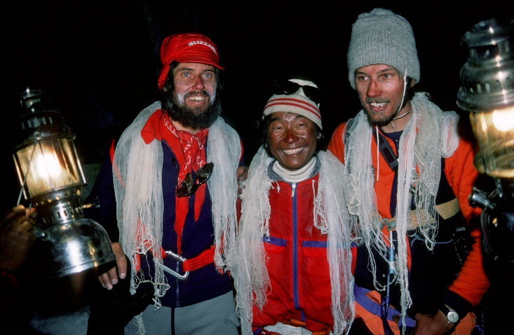 Волфганг Наирц (вляво) - слизане в Базов лагер на Еверест, 5 май 1978 г.