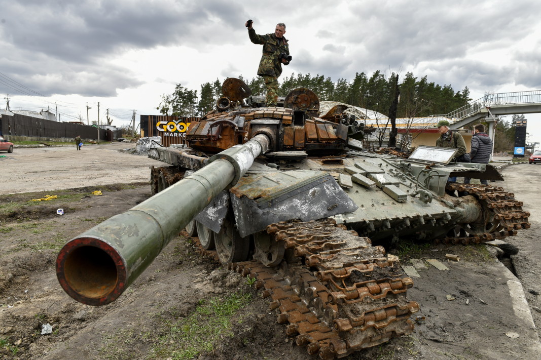 Унищожен руски танк около украинската столица Киев  Снимка: ЕПА/БГНЕС