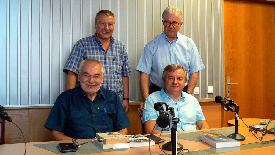Проф. Божидар Кунчев, доц. Пламен Дойнов, Митко Новков и проф. Стоян Атанасов (отляво надясно) в студиото на програма „Христо Ботев“