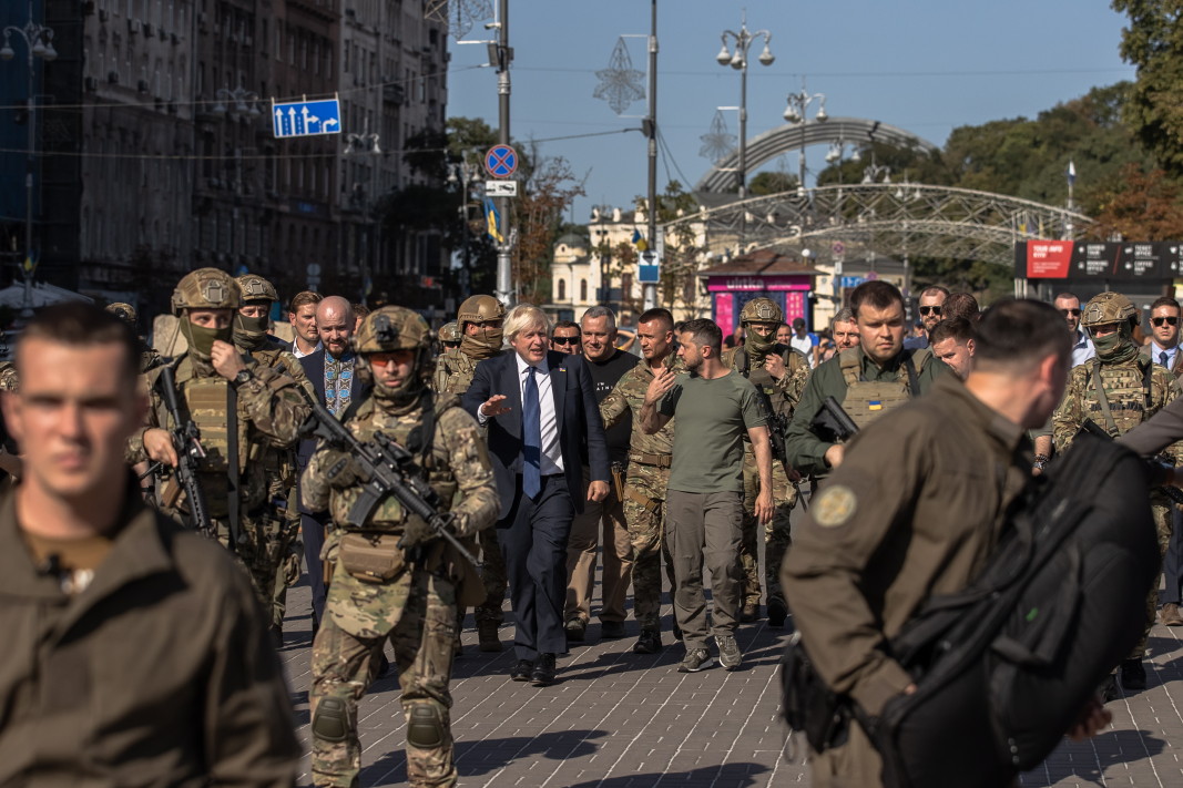 Премиерът на Великобритания Борис Джонсън пристигна в Киев за националния празник на Украйна