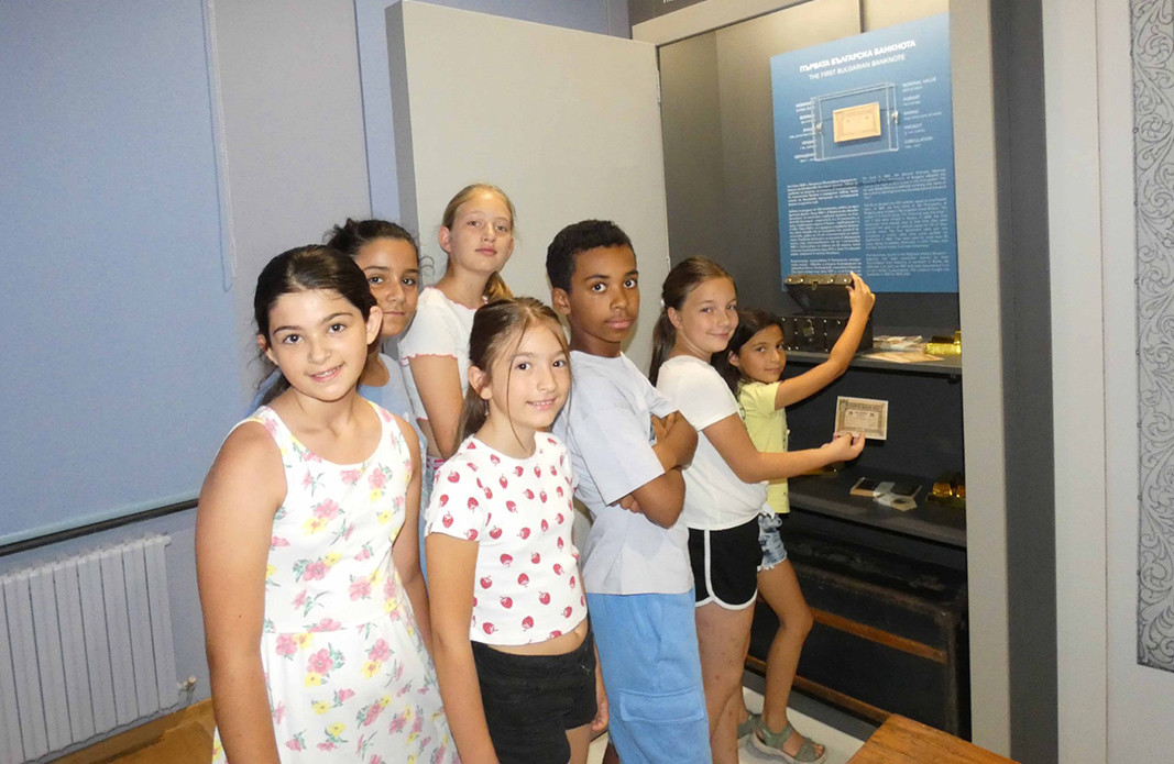 Pjesëmarrës në lojën e Muzeut Historik Rajonal – Gabrovo.
