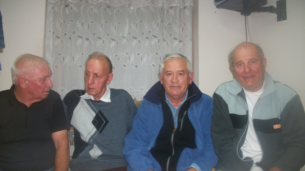  Георги Топалов - вторият от дясно наляво 