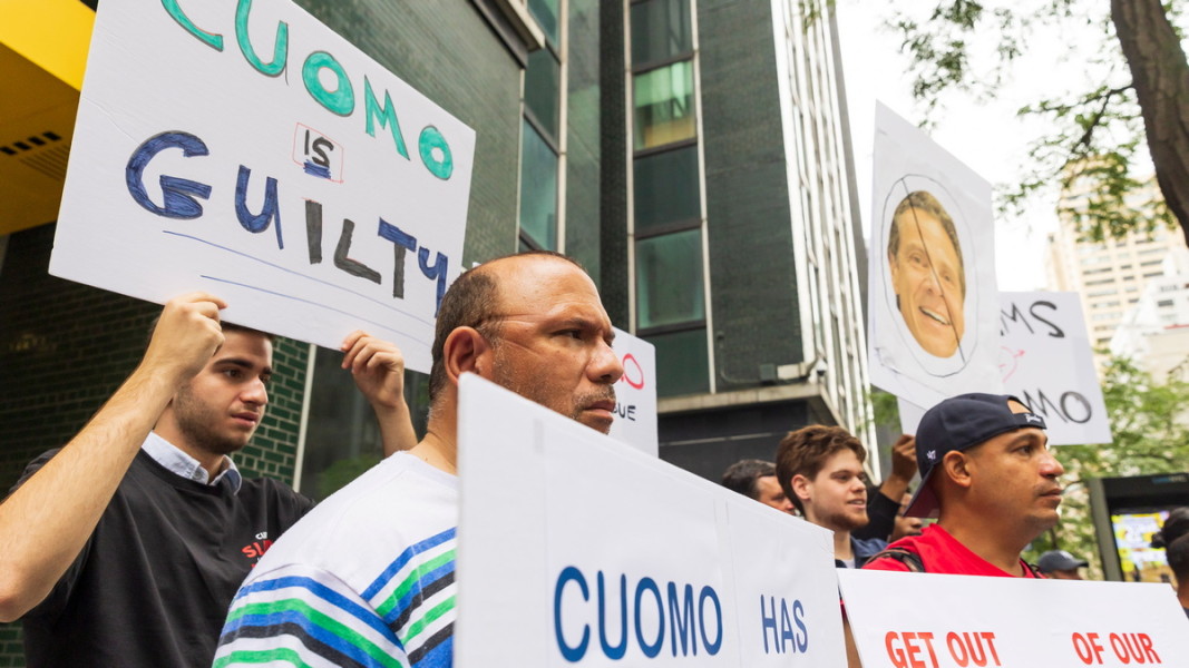 Протест срещу Куомо в Ню Йорк   Снимка: ЕПА/БГНЕС