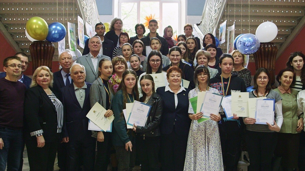 Награждаване на участниците в Олимпиада по български език, проведена през април тази година