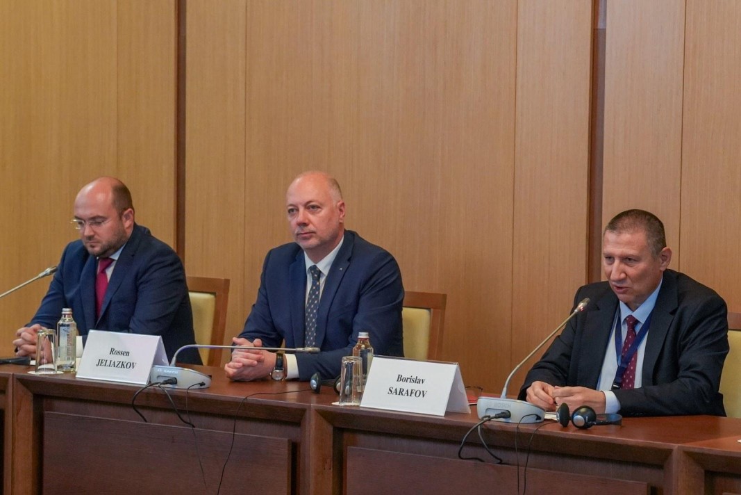 Георги Георгиев, Росен Желязков и Борислав Сарафов на форума (отляво надясно); Снимка: БГНЕС