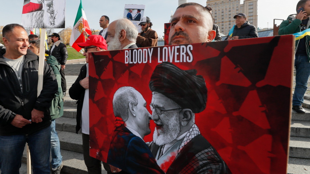 Представители на иранската диаспора протестират в Киев срещу военните доставки от Иран за Русия, 2022 г.