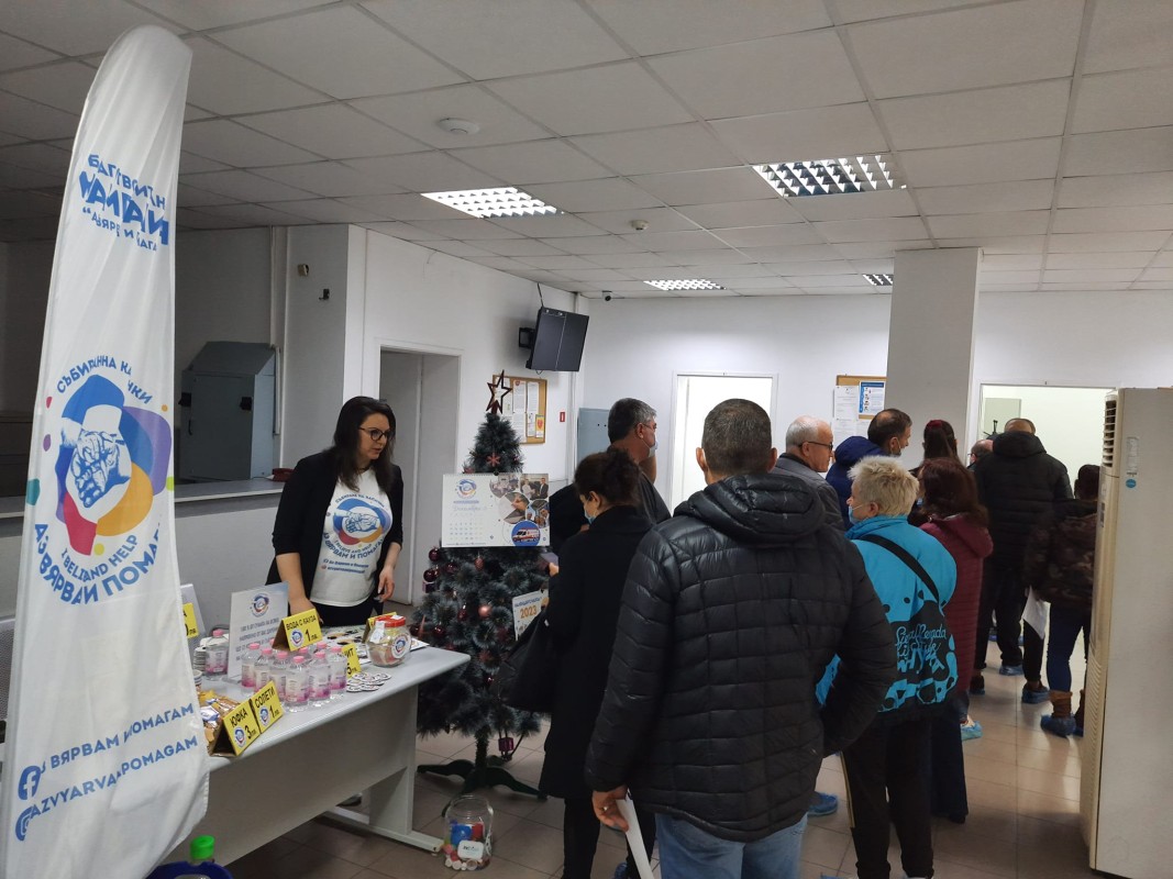Добролци, дошли да дарят кръв в РЦТХ-Варна