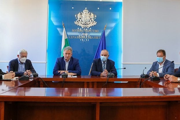  В Министерство на здравеопазването се организира среща сред министъра на опазването на здравето доктор Стойчо Кацаров, управленията на Националната здравноосигурителна каса и на Българския лекарски съюз. 