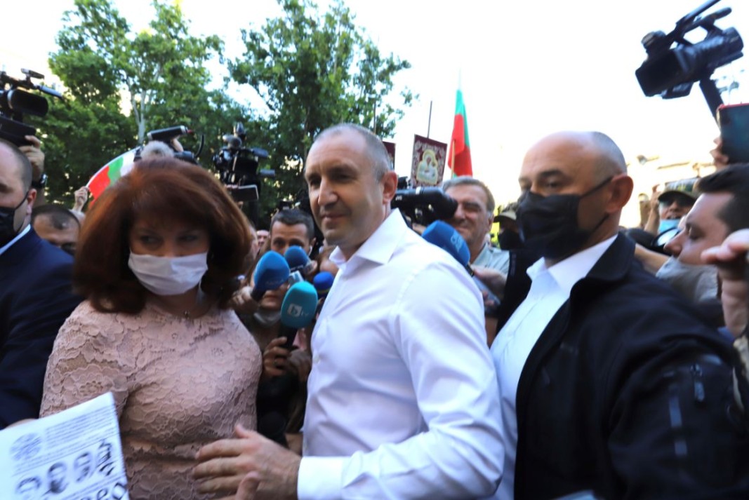 Румен Радев и Илияна Йотова се присъединиха към протеста