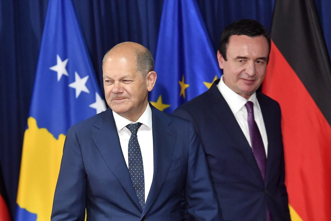 Германският канцлер Олаф Шолц (вляво) и премиерът на Косово Албин Курти след съвместната пресконференция в Прищина, Косово, 10 юни 2022 г./Снимка: ЕПА/БГНЕС