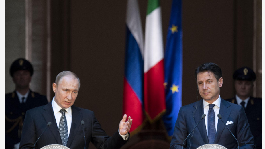 Президентът на Русия Владимир Путин (вляво) и премиерът на Италия Джузепе Конте