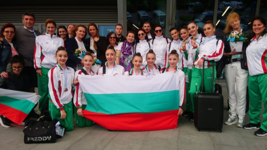 Българската делегация след отборното награждаване на ЕП