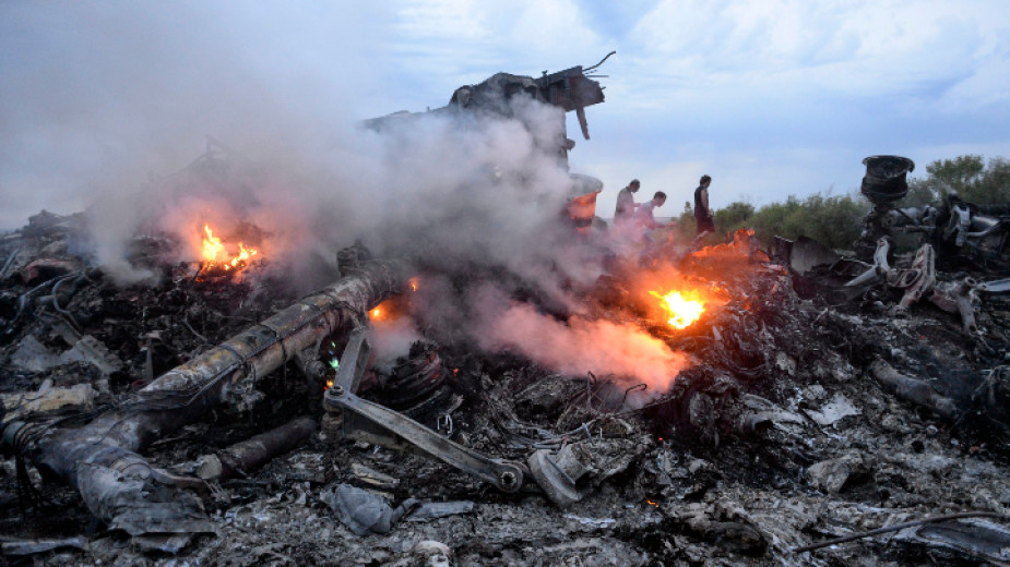 Полет МН-17 на Малайзия Еърлайнс се разби в Донбас на 17 юли 2014 г.
