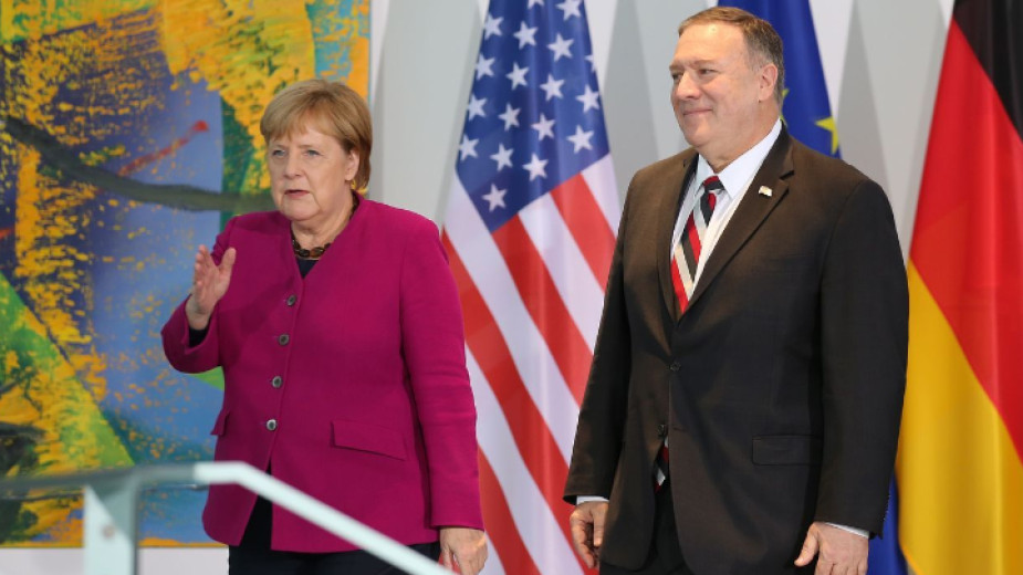 Ангела Меркел и Майкъл Помпейо на срещата им в Берлин.