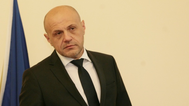 Вицепремиерът Томислав Дончев не вижда смисъл от битка между институциите