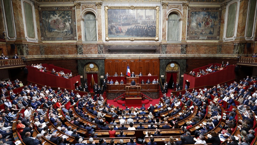 Френският президент Еманюел Макрон защити институционните и социалните си реформи