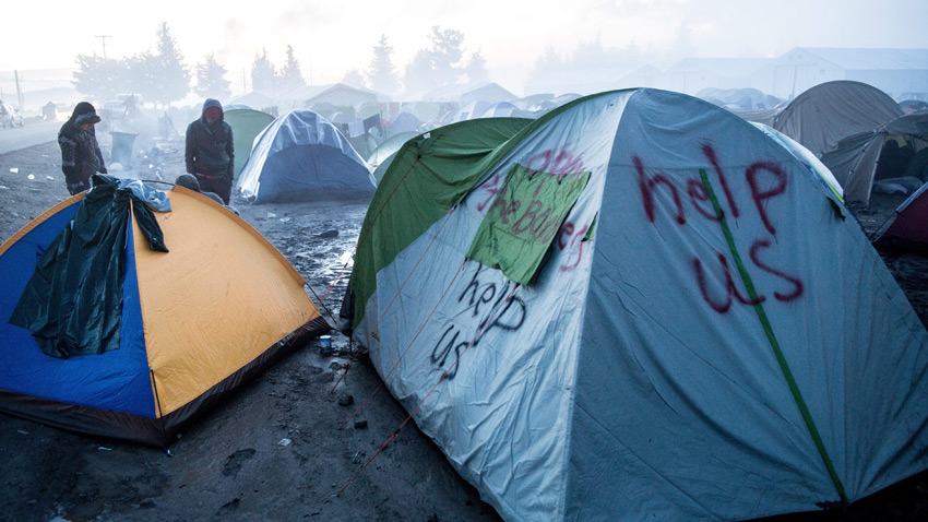 Жени и деца бежанци настанени в лагерите на гръцките