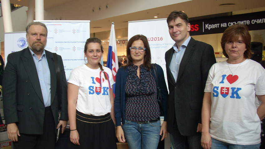 От щанда на Словакия казват, че техният език е основа, за да разбираме другите славянски езици.