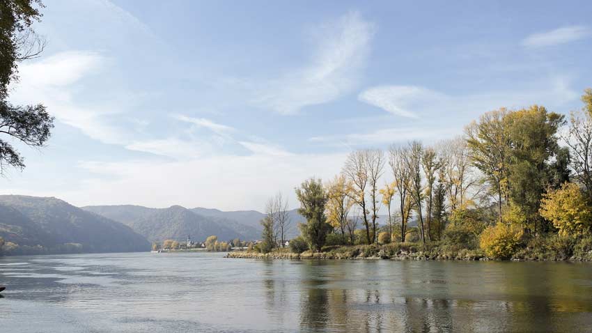 Нивото на река Дунав е спаднало до рекордно ниските 61