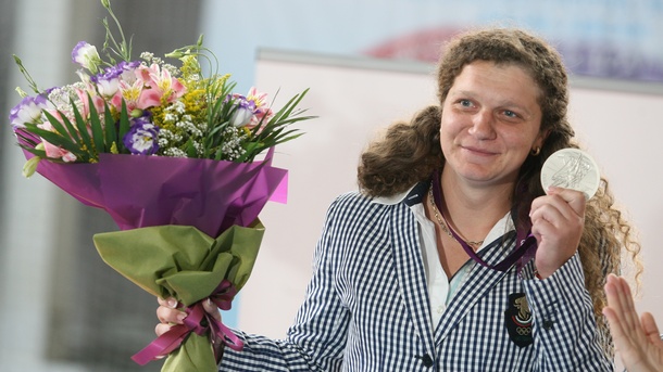Щангистката Милка Манева получи от президента на Българския олимпийски комитет