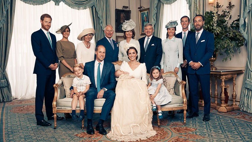 Кралското семейство разпространи снимки от кръщенето на сина на принц