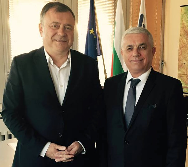 Ambasadori Qirjako Kureta dhe Drejtori i Përgjithshëm i Radios Kombëtare Bullgare Aleksandër Velev. Foto: Ambasada e Shqipërisë në Sofje