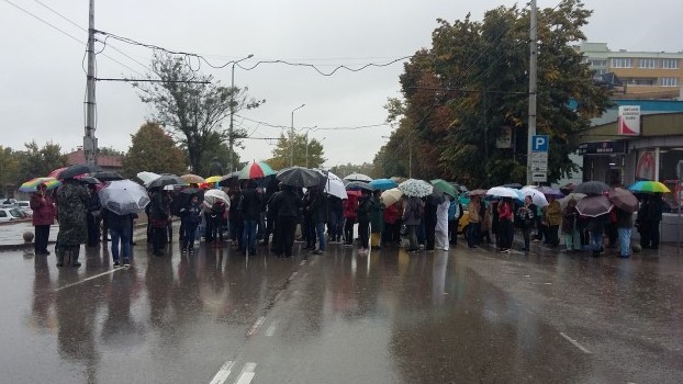 Продължават протестите в защита на врачанската болница. Граждани блокираха възлов
